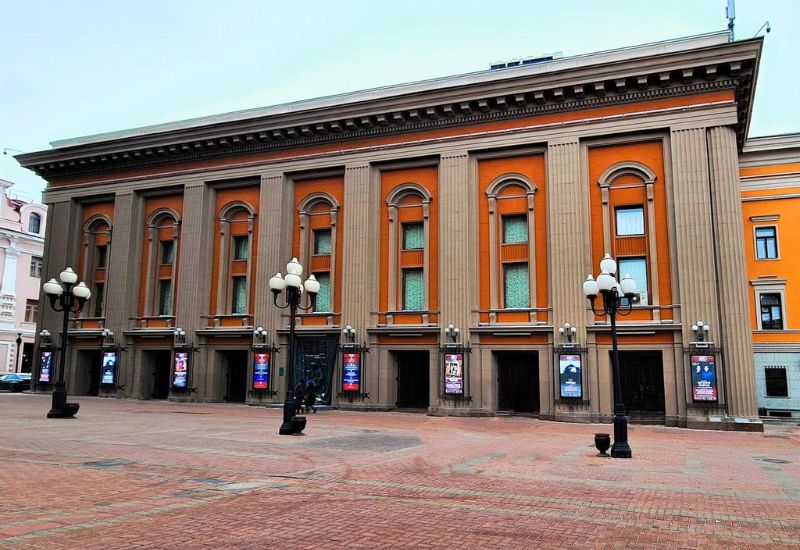 Вахтанговский театр Москва зимой