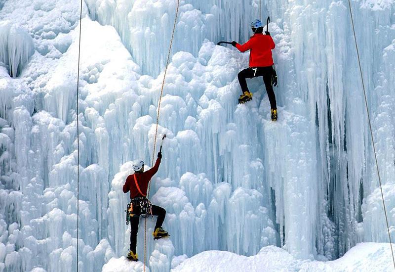 Ледяные скалы зимний вид спорта айс клайминг