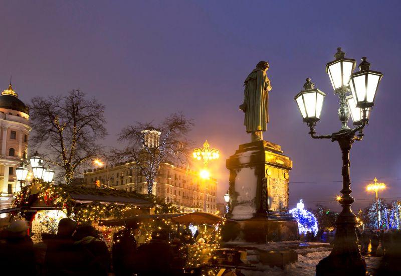 Памятник Пушкину на площади Москва 14 февраля