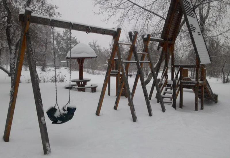 Детская площадка в парке Юннатов зима Красноярск