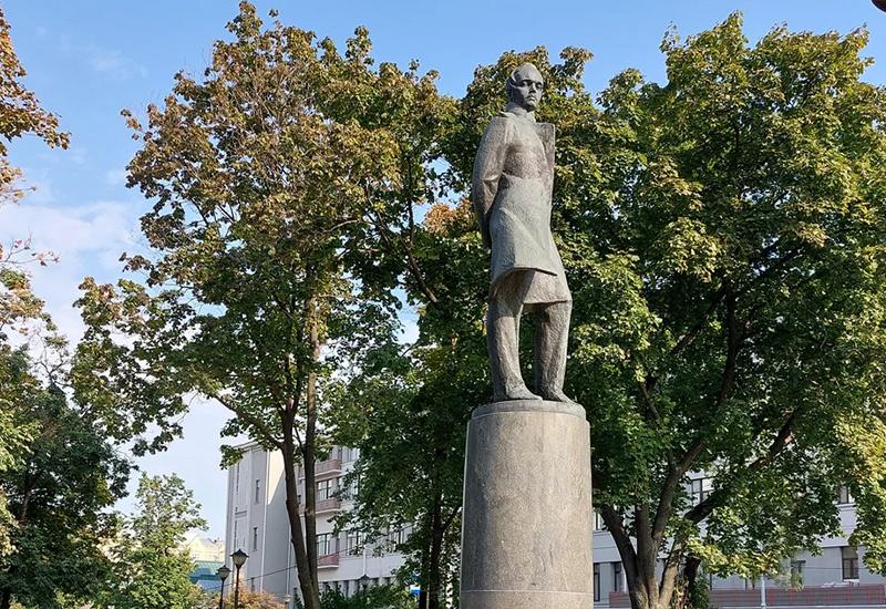 М.Ю. Лермонтов памятник в Москве