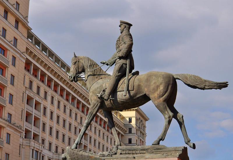 Памятник Жукову в Москве