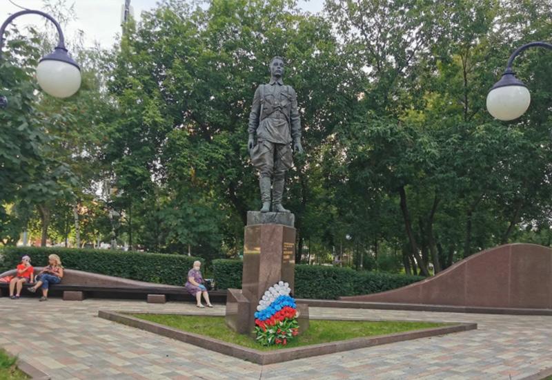 Памятник Талалихину в Москве