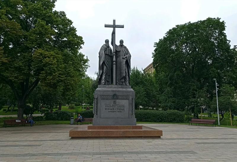 памятник Кириллу и Мефодию в Москве