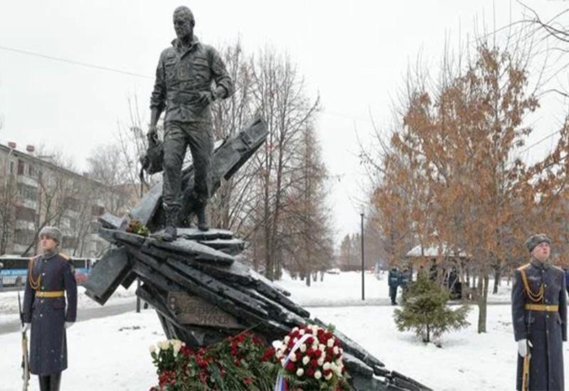 Памятник Евгению Зиничеву в Москве