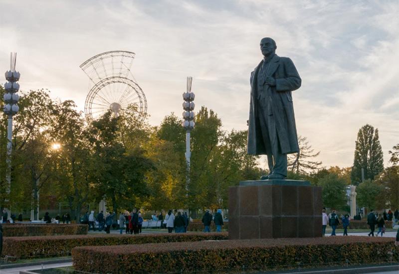 Памятник Ленину в Москве на ВДНХ